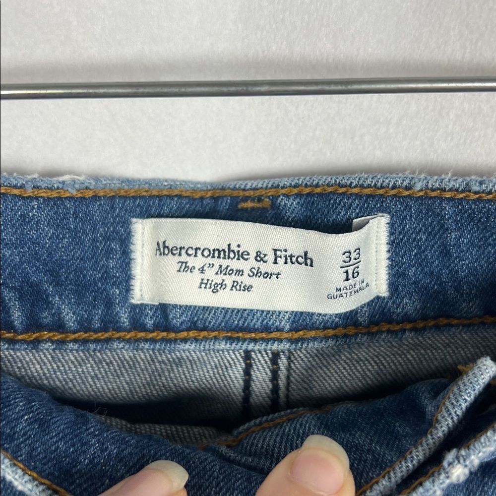 Abercrombie & Fitch The 4” Mom Short High Rise 33 / 16 - Picture 2 of 4